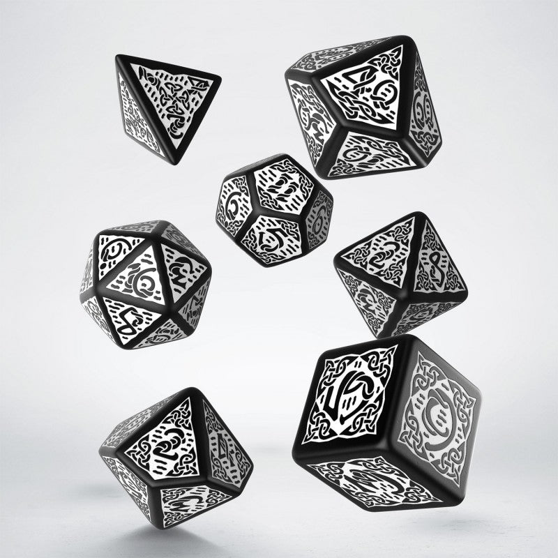 Q Workshop - Celtic 3D Revised Black & white Dice Set - Tärningar
