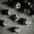 Q Workshop - Celtic 3D Revised Black & white Dice Set - Tärningar